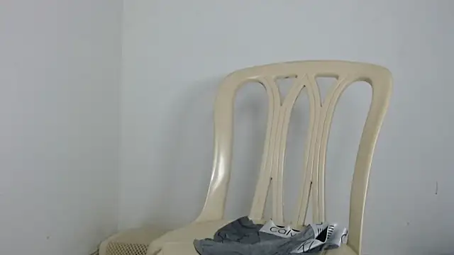 Snapshot of drako_monster chatting on 12/13/25, 09:10 drako monster online show from 12/13/25, 09:10