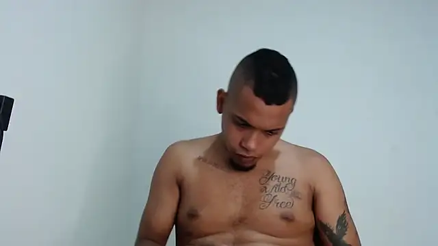 Snapshot of drako_monster chatting on 11/13/25, 03:32 drako monster online show from 11/13/25, 03:32