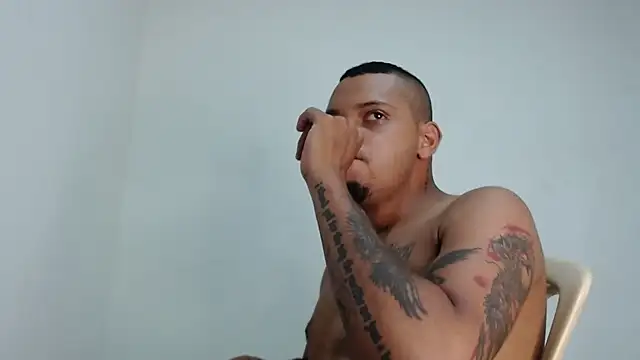 Snapshot of drako_monster chatting on 11/15/25, 12:36 drako monster online show from 11/15/25, 12:36