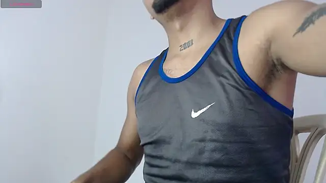 Snapshot of drako_monster chatting on 10/18/25, 06:43 drako monster online show from 10/18/25, 06:43