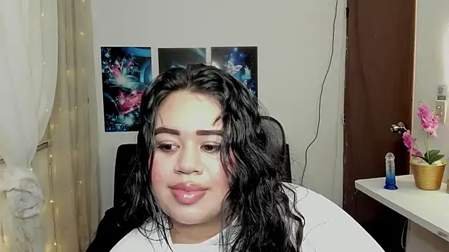 oliviia cute online show from 11/21/25, 05:28