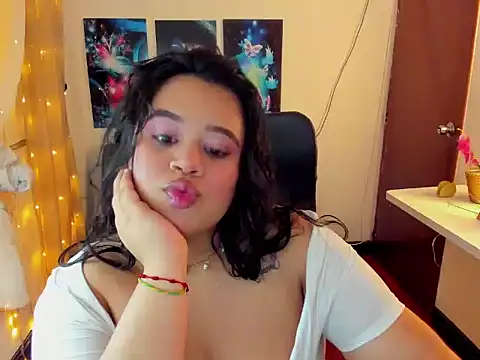 oliviia cute online show from 11/10/25, 12:04