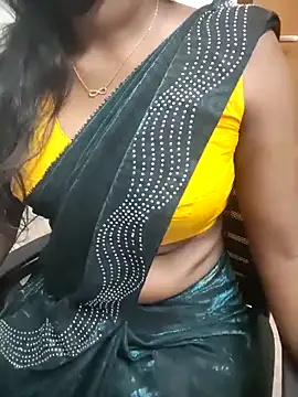 Snapshot of Tamilmallu-duskygirl03 chatting on 05/14/26, 05:37 Tamilmallu-duskygirl03 online show from 05/14/26, 05:37