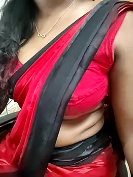 Snapshot of Tamilmallu-duskygirl03 chatting on 06/10/26, 05:41 Tamilmallu-duskygirl03 online show from 06/10/26, 05:41