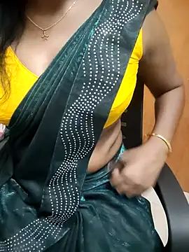 Snapshot of Tamilmallu-duskygirl03 chatting on 06/23/26, 06:33 Tamilmallu-duskygirl03 online show from 06/23/26, 06:33