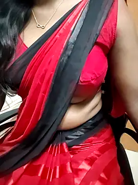 Snapshot of Tamilmallu-duskygirl03 chatting on 04/12/26, 05:16 Tamilmallu-duskygirl03 online show from 04/12/26, 05:16