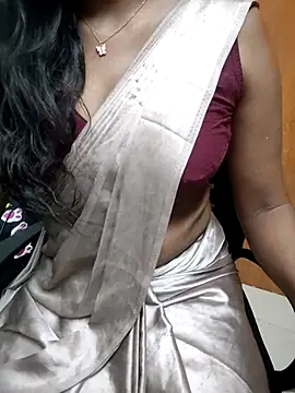 Snapshot of Tamilmallu-duskygirl03 chatting on 06/25/26, 05:18 Tamilmallu-duskygirl03 online show from 06/25/26, 05:18