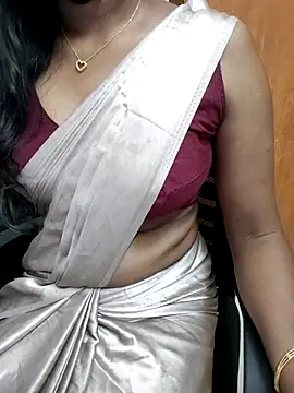 Snapshot of Tamilmallu-duskygirl03 chatting on 03/20/26, 05:41 Tamilmallu-duskygirl03 online show from 03/20/26, 05:41