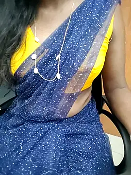 Snapshot of Tamilmallu-duskygirl03 chatting on 03/12/26, 11:14 Tamilmallu-duskygirl03 online show from 03/12/26, 11:14
