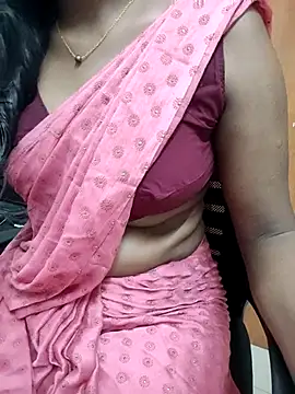 Snapshot of Tamilmallu-duskygirl03 chatting on 04/11/26, 04:42 Tamilmallu-duskygirl03 online show from 04/11/26, 04:42