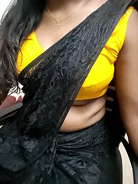 Snapshot of Tamilmallu-duskygirl03 chatting on 06/03/26, 06:03 Tamilmallu-duskygirl03 online show from 06/03/26, 06:03