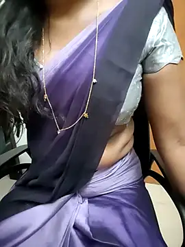 Snapshot of Tamilmallu-duskygirl03 chatting on 06/27/26, 12:44 Tamilmallu-duskygirl03 online show from 06/27/26, 12:44