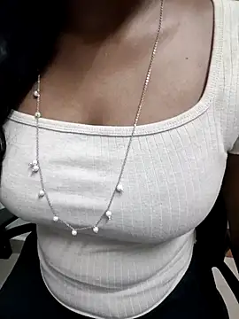 Snapshot of Tamilmallu-duskygirl03 chatting on 03/05/26, 01:40 Tamilmallu-duskygirl03 online show from 03/05/26, 01:40