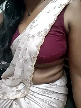 Snapshot of Tamilmallu-duskygirl03 chatting on 07/08/26, 05:19 Tamilmallu-duskygirl03 online show from 07/08/26, 05:19