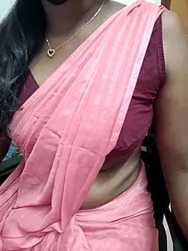 Snapshot of Tamilmallu-duskygirl03 chatting on 04/26/26, 01:19 Tamilmallu-duskygirl03 online show from 04/26/26, 01:19