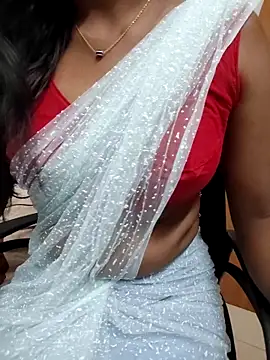 Snapshot of Tamilmallu-duskygirl03 chatting on 05/04/26, 05:11 Tamilmallu-duskygirl03 online show from 05/04/26, 05:11