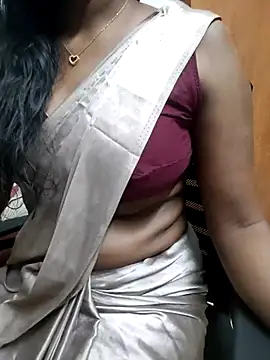 Snapshot of Tamilmallu-duskygirl03 chatting on 06/06/26, 03:28 Tamilmallu-duskygirl03 online show from 06/06/26, 03:28