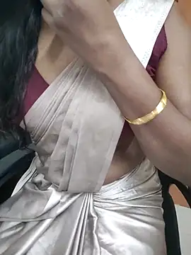 Snapshot of Tamilmallu-duskygirl03 chatting on 03/13/26, 05:56 Tamilmallu-duskygirl03 online show from 03/13/26, 05:56