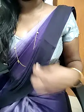 Snapshot of Tamilmallu-duskygirl03 chatting on 04/08/26, 05:20 Tamilmallu-duskygirl03 online show from 04/08/26, 05:20