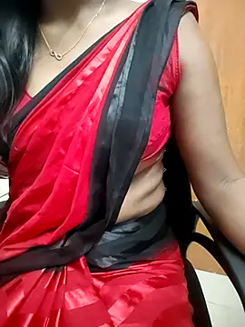 Snapshot of Tamilmallu-duskygirl03 chatting on 04/12/26, 05:00 Tamilmallu-duskygirl03 online show from 04/12/26, 05:00