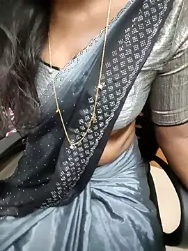 Snapshot of Tamilmallu-duskygirl03 chatting on 06/26/26, 07:25 Tamilmallu-duskygirl03 online show from 06/26/26, 07:25