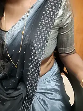 Snapshot of Tamilmallu-duskygirl03 chatting on 07/09/26, 05:30 Tamilmallu-duskygirl03 online show from 07/09/26, 05:30