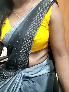Snapshot of Tamilmallu-duskygirl03 chatting on 05/02/26, 05:01 Tamilmallu-duskygirl03 online show from 05/02/26, 05:01