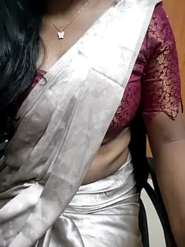 Snapshot of Tamilmallu-duskygirl03 chatting on 05/28/26, 06:14 Tamilmallu-duskygirl03 online show from 05/28/26, 06:14