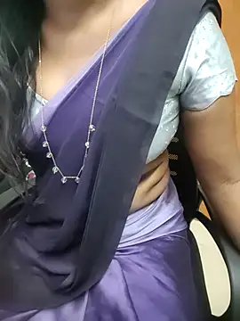 Snapshot of Tamilmallu-duskygirl03 chatting on 07/10/26, 05:40 Tamilmallu-duskygirl03 online show from 07/10/26, 05:40