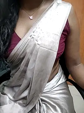 Snapshot of Tamilmallu-duskygirl03 chatting on 06/25/26, 05:05 Tamilmallu-duskygirl03 online show from 06/25/26, 05:05