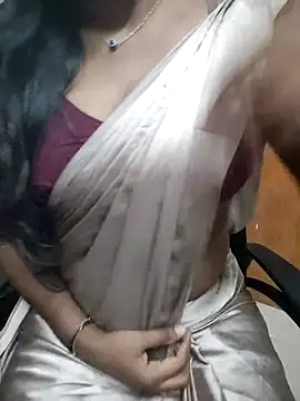 Snapshot of Tamilmallu-duskygirl03 chatting on 07/03/26, 05:41 Tamilmallu-duskygirl03 online show from 07/03/26, 05:41