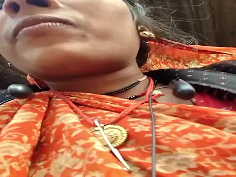 Snapshot of Co_punam chatting on 11/14/25, 10:52 Co punam online show from 11/14/25, 10:52