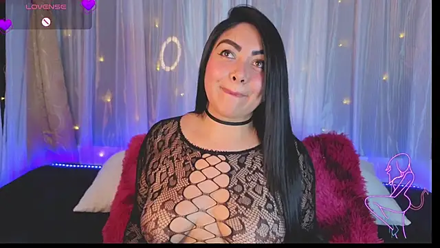 Victoria Jonhss online show from 12/23/25, 12:54