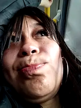 Snapshot of Mariana_21xx chatting on 10/15/25, 12:02 Mariana 21xx online show from 10/15/25, 12:02