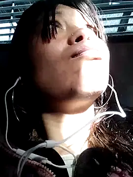 Snapshot of Mariana_21xx chatting on 10/20/25, 12:17 Mariana 21xx online show from 10/20/25, 12:17