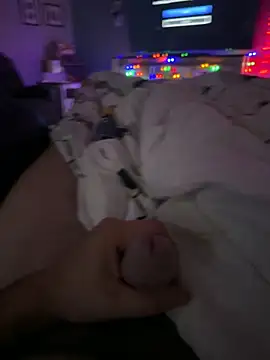 Snapshot of Beastyfuck chatting on 12/18/25, 09:03 Beastyfuck online show from 12/18/25, 09:03