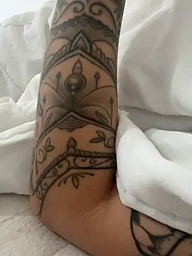 Snapshot of mel_casada chatting on 11/06/25, 06:45 mel casada online show from 11/06/25, 06:45