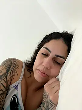 Snapshot of mel_casada chatting on 11/14/25, 01:09 mel casada online show from 11/14/25, 01:09