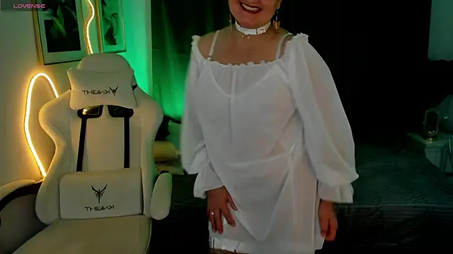 hottyannaa online show from 12/18/25, 03:33