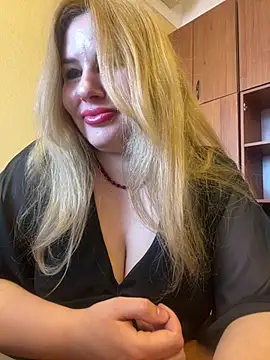 Snapshot of Passion-Blondy chatting on 05/19/26, 09:16 Passion-Blondy online show from 05/19/26, 09:16