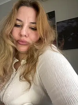 Snapshot of Passion-Blondy chatting on 06/24/26, 09:52 Passion-Blondy online show from 06/24/26, 09:52