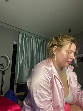 Snapshot of Passion-Blondy chatting on 05/15/26, 07:23 Passion-Blondy online show from 05/15/26, 07:23
