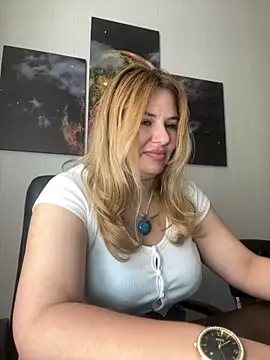 Snapshot of Passion-Blondy chatting on 06/17/26, 09:52 Passion-Blondy online show from 06/17/26, 09:52