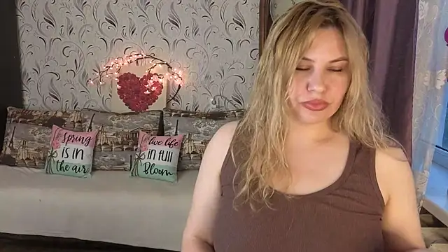 Snapshot of Passion-Blondy chatting on 06/02/26, 05:13 Passion-Blondy online show from 06/02/26, 05:13