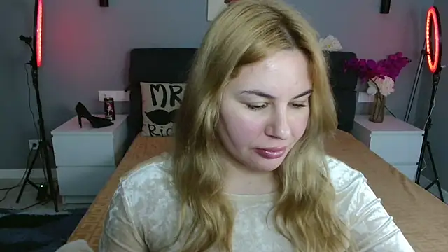 Snapshot of Passion-Blondy chatting on 03/23/26, 07:36 Passion-Blondy online show from 03/23/26, 07:36