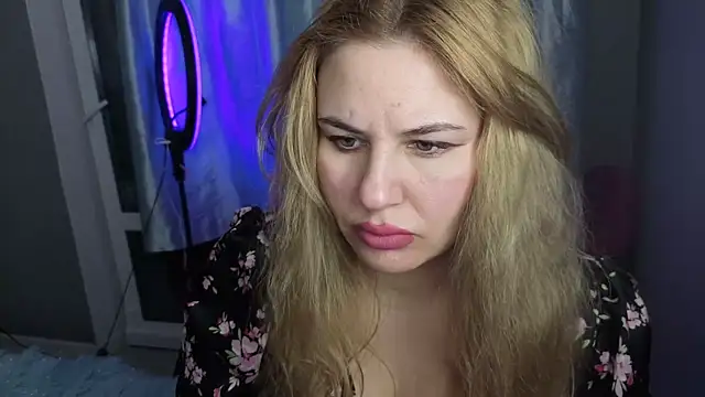 Snapshot of Passion-Blondy chatting on 03/24/26, 06:19 Passion-Blondy online show from 03/24/26, 06:19