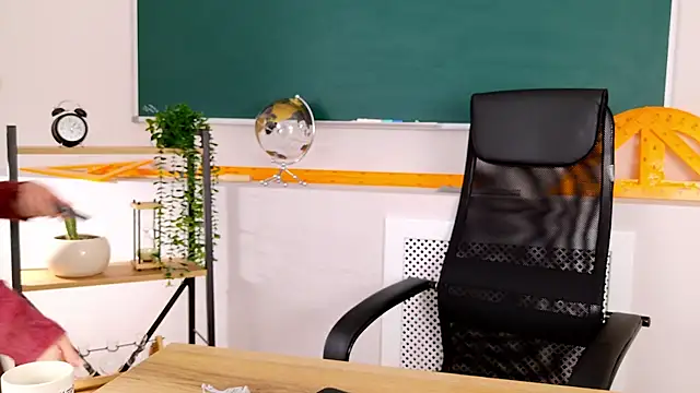 ClaireMathis online show from 11/30/25, 02:51