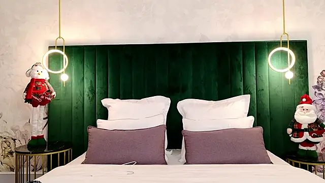 ClaireMathis online show from 12/05/25, 02:48