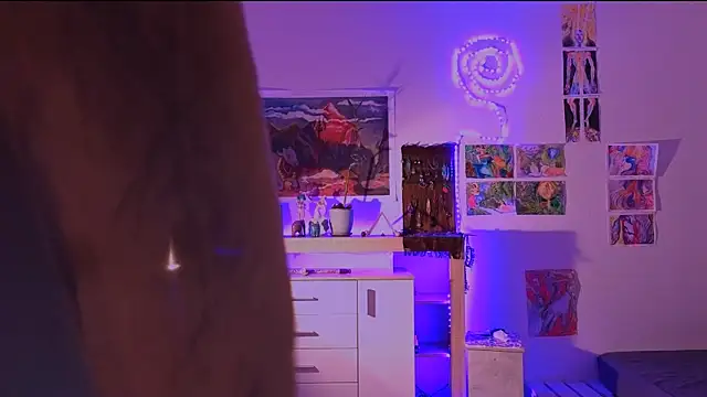 liquid0fluid0 online show from 11/10/25, 04:23