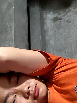 Snapshot of gio-thu chatting on 07/23/26, 10:28 gio-thu online show from 07/23/26, 10:28